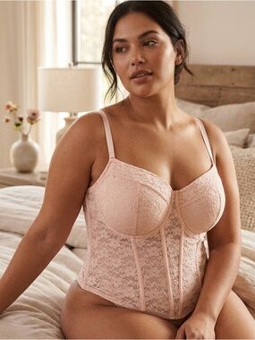 Rue 21 Plus Size Pink Lace Corset  Bustier Top 4 XL